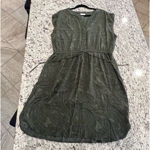 Liz Claiborne XL tie waist dress with green on green paisley pattern